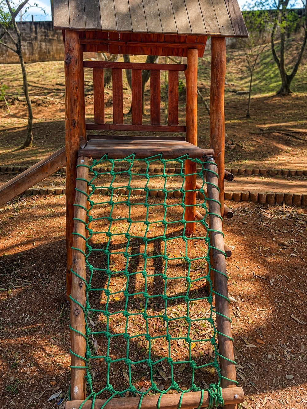 Rampa de cordas náuticas para escalada infantil em playground